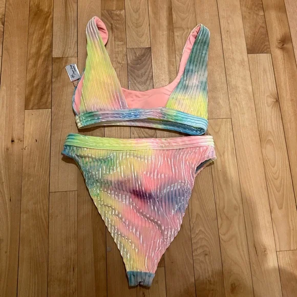 Dippin Daisy’s Bikini - Picture 4 of 6